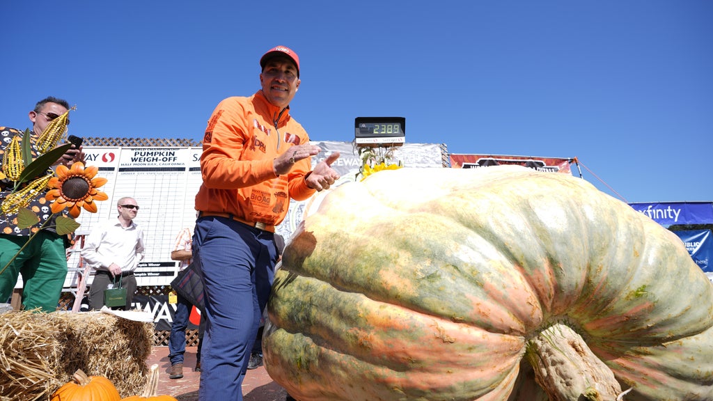 Minnesota man drives hauls giant pumpkin over 2,000 miles to California competition — WCCO / CBS Minnesota, Golden Valley Community news