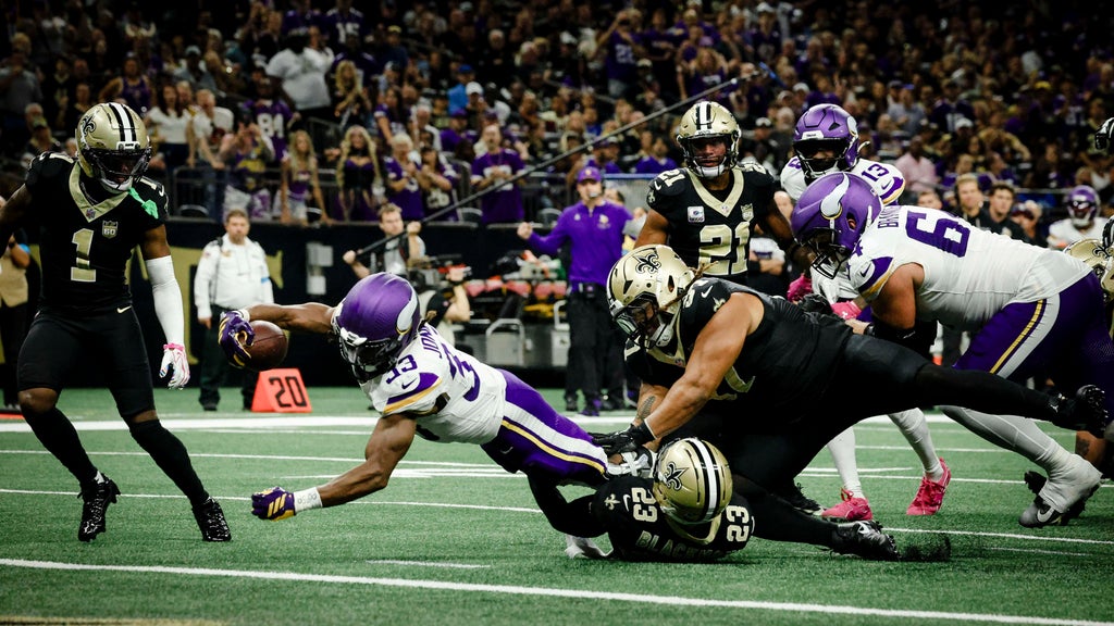 Jefferson, Jones, Murray all produce to help the unbeaten Vikings top Saints 23-13 โ WCCO / CBS Minnesota, Golden Valley Sports news