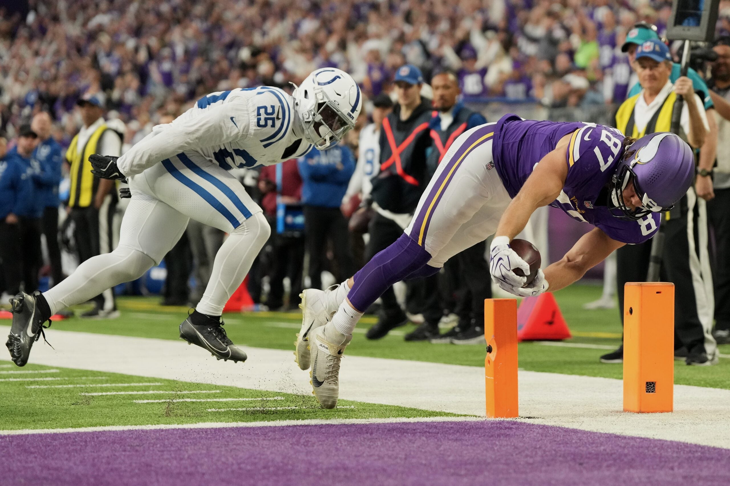 Vikings defense clamps down on Daniel Jones and the Colts for a 16-10 victory to stay undefeated — KSTP 5, Golden Valley Arts news
