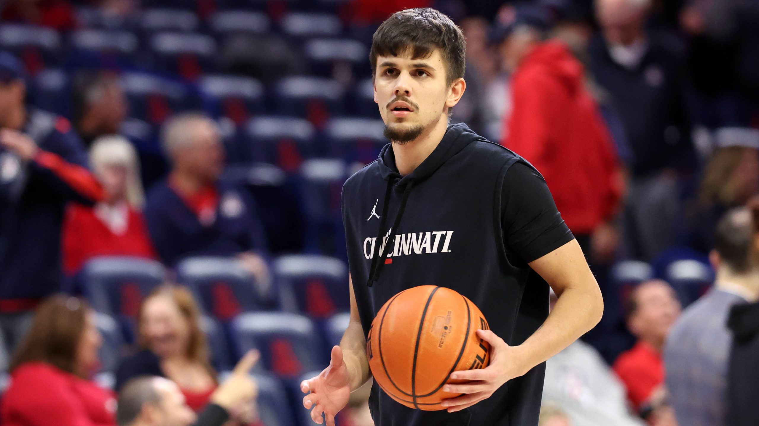 Former college basketball player Kerr Kriisa admits to $9,000 demand in fraud scheme — FOX 9, Golden Valley Sports news